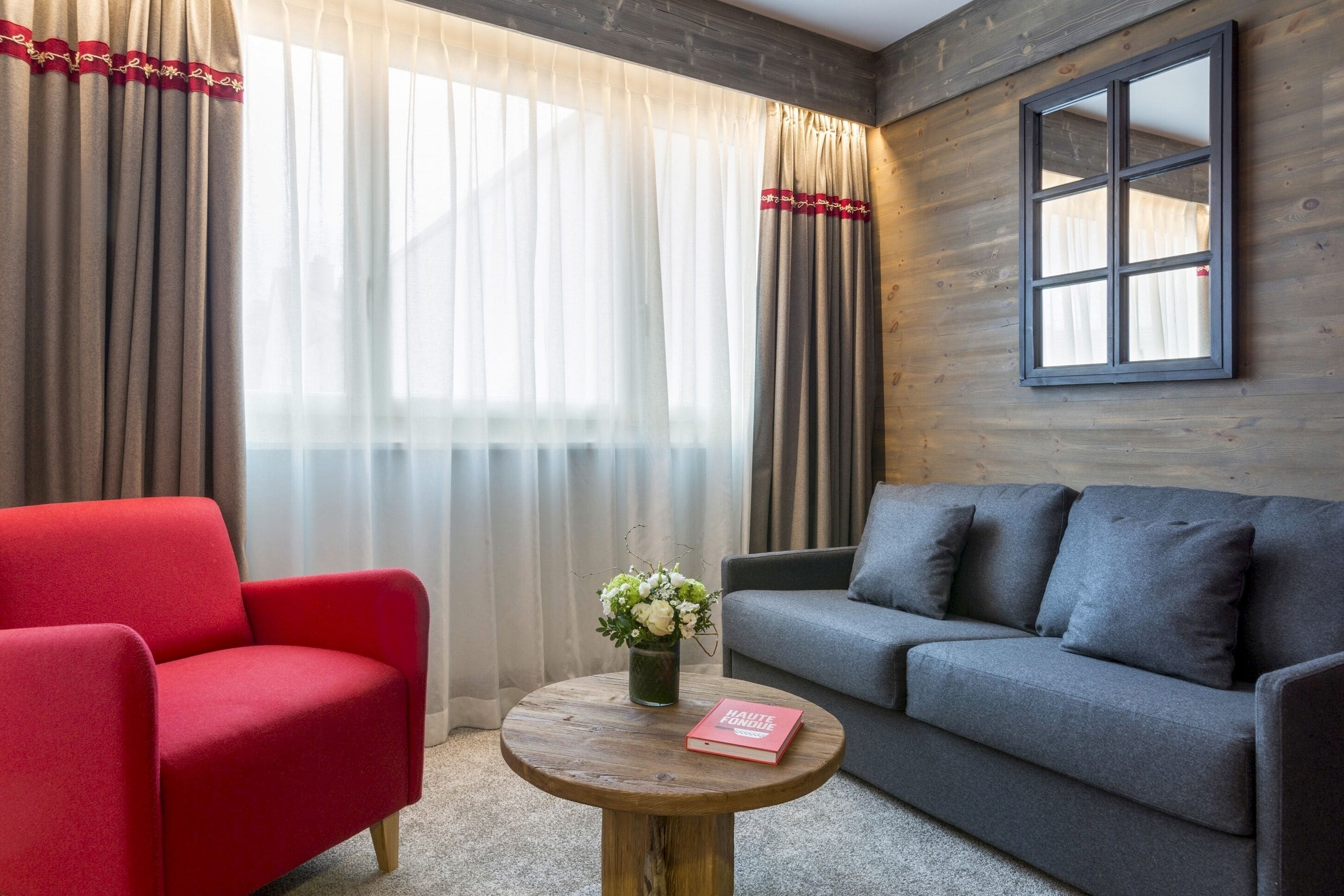 premium bedding, pillow-top beds, minibar, in-room safe