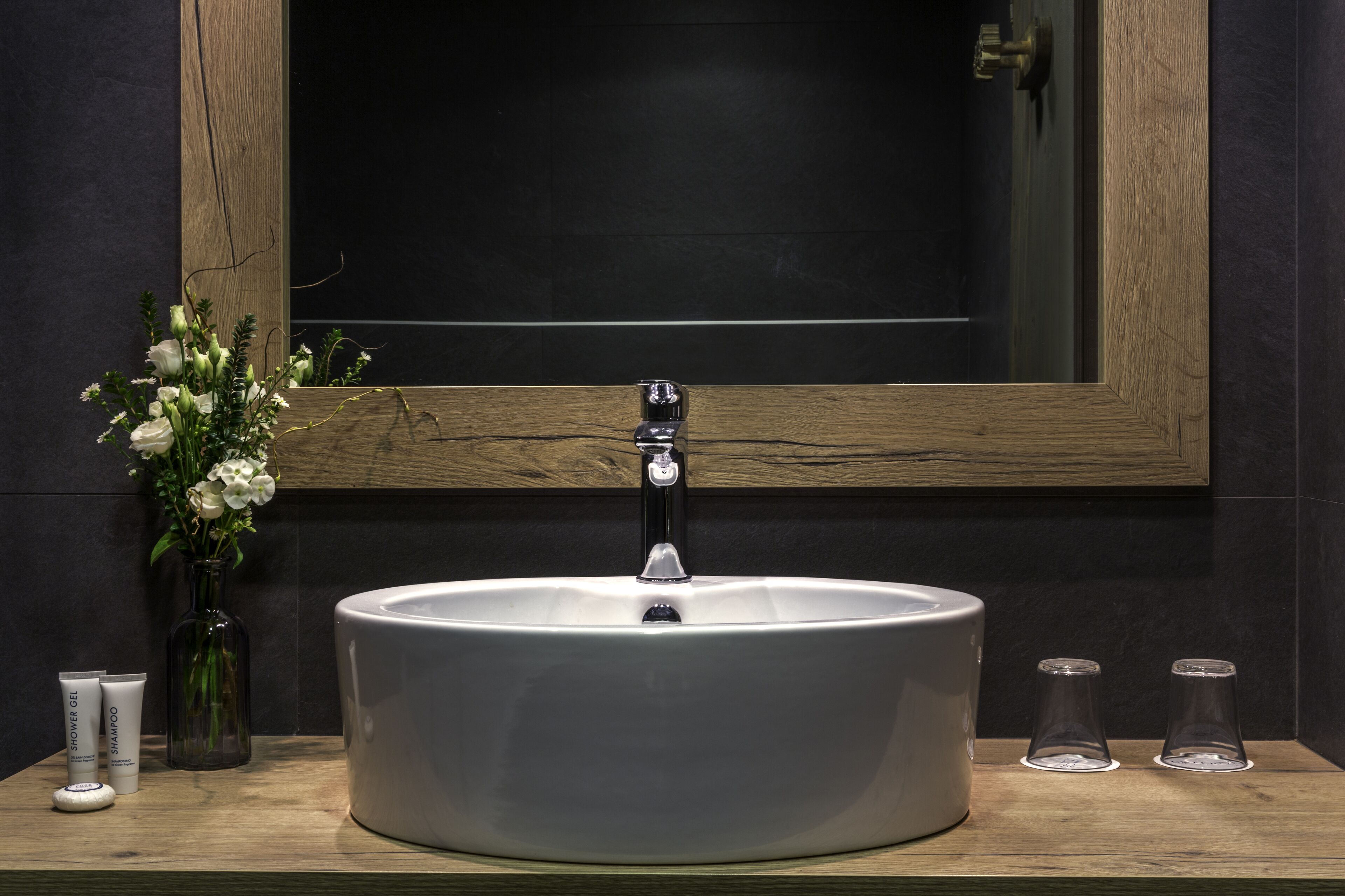 family room, connecting rooms | bathroom | free toiletries, hair dryer, towels