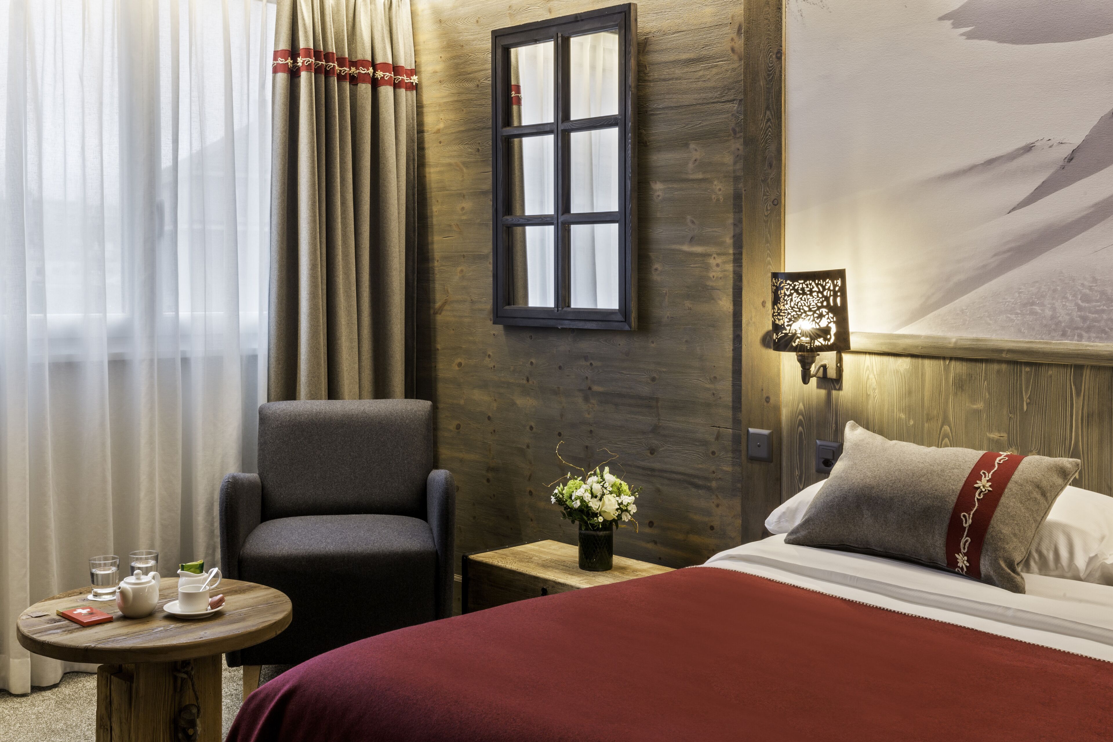 premium bedding, pillow-top beds, minibar, in-room safe