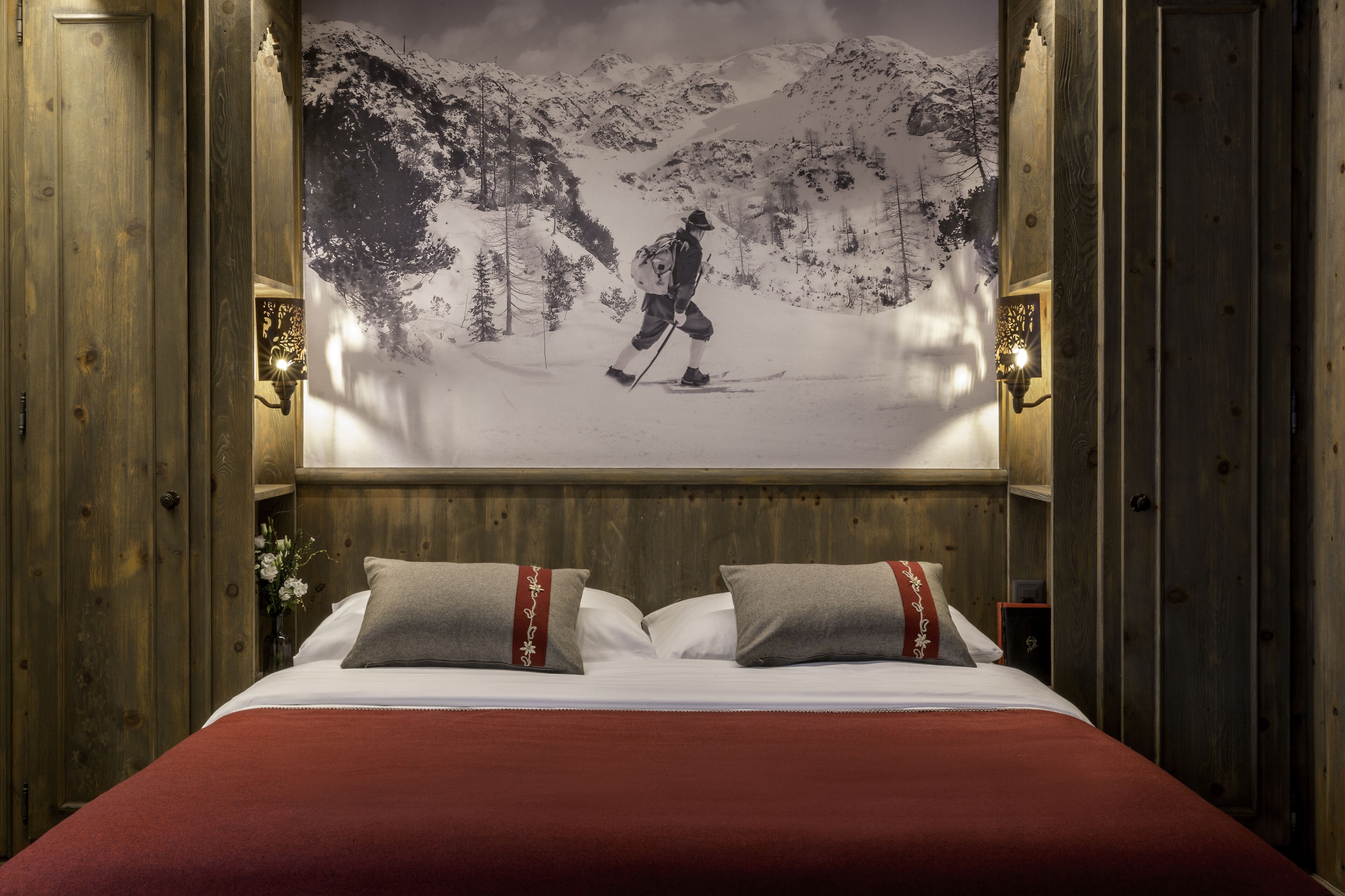 superior room | premium bedding, pillow-top beds, minibar, in-room safe