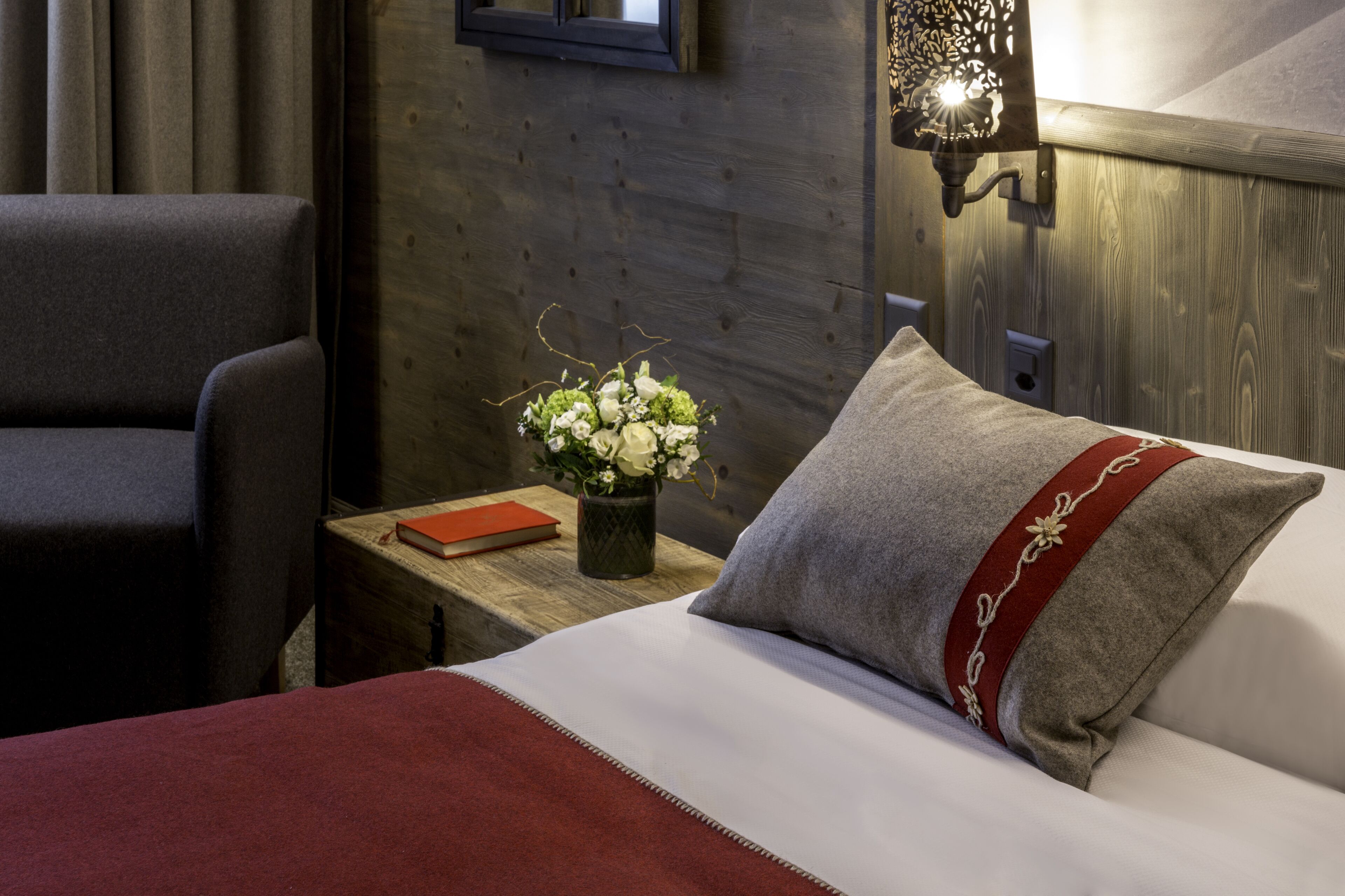 premium bedding, pillow-top beds, minibar, in-room safe