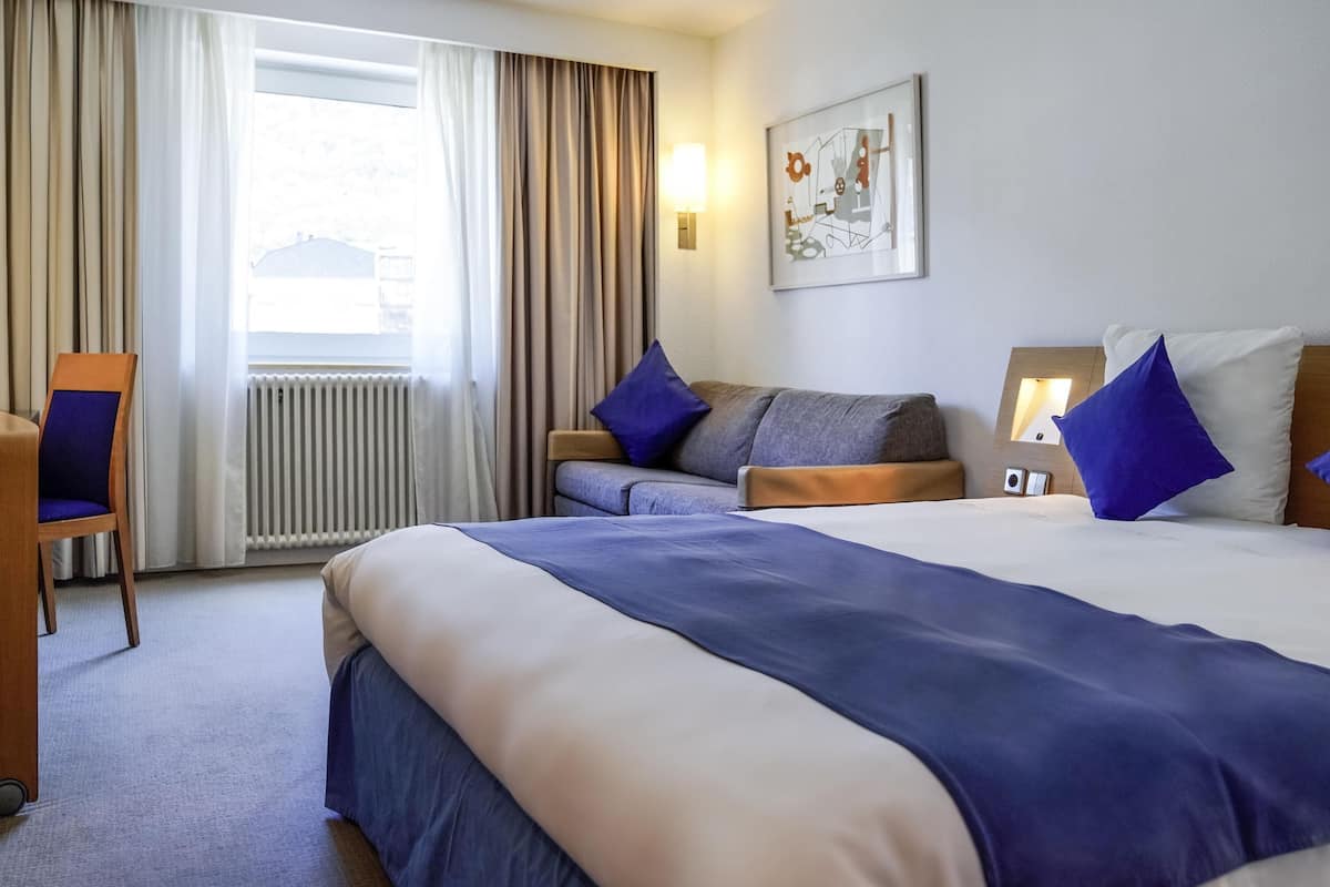 superior double room, 1 double bed with sofa bed | down duvets, minibar, in-room safe, desk