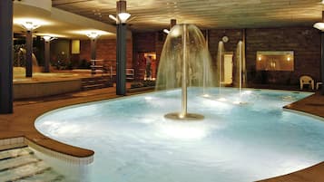 Een sauna, een bubbelbad, een Turks bad/hammam