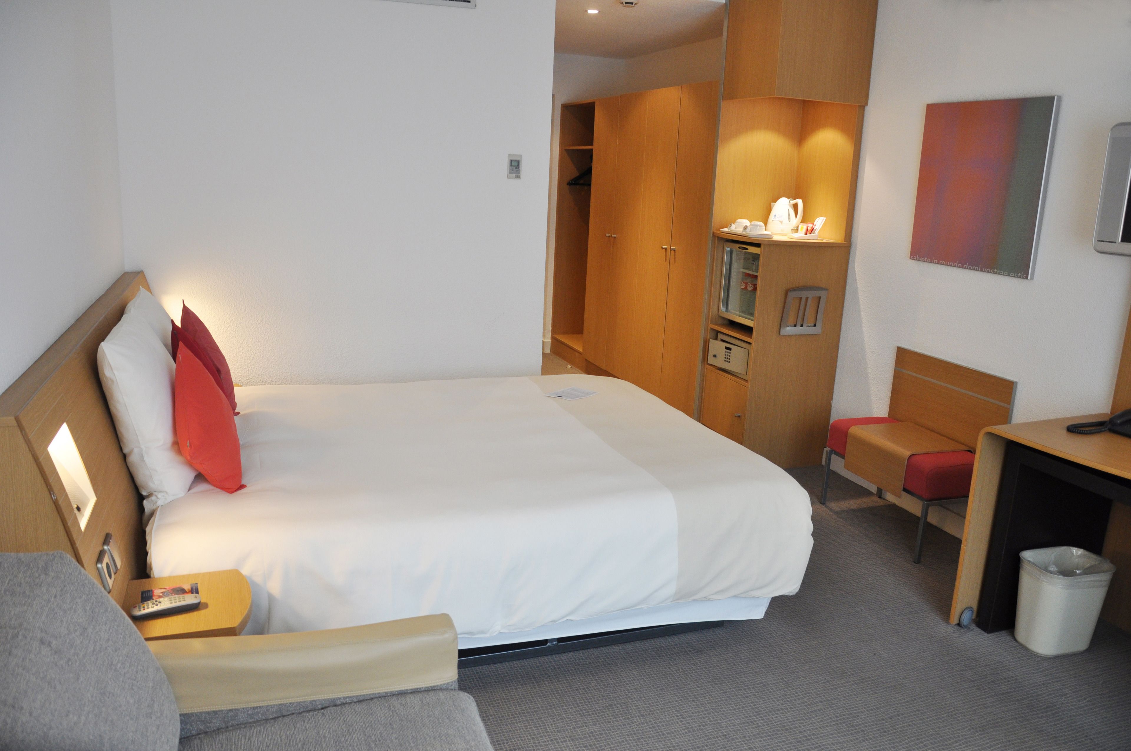 superior double room, 1 double bed with sofa bed | down duvets, minibar, in-room safe, desk