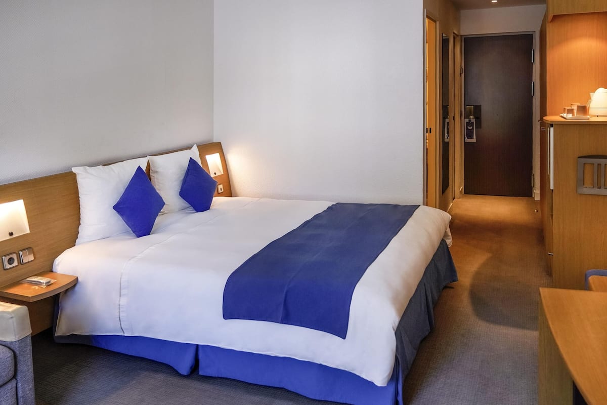 down duvets, minibar, in-room safe, desk