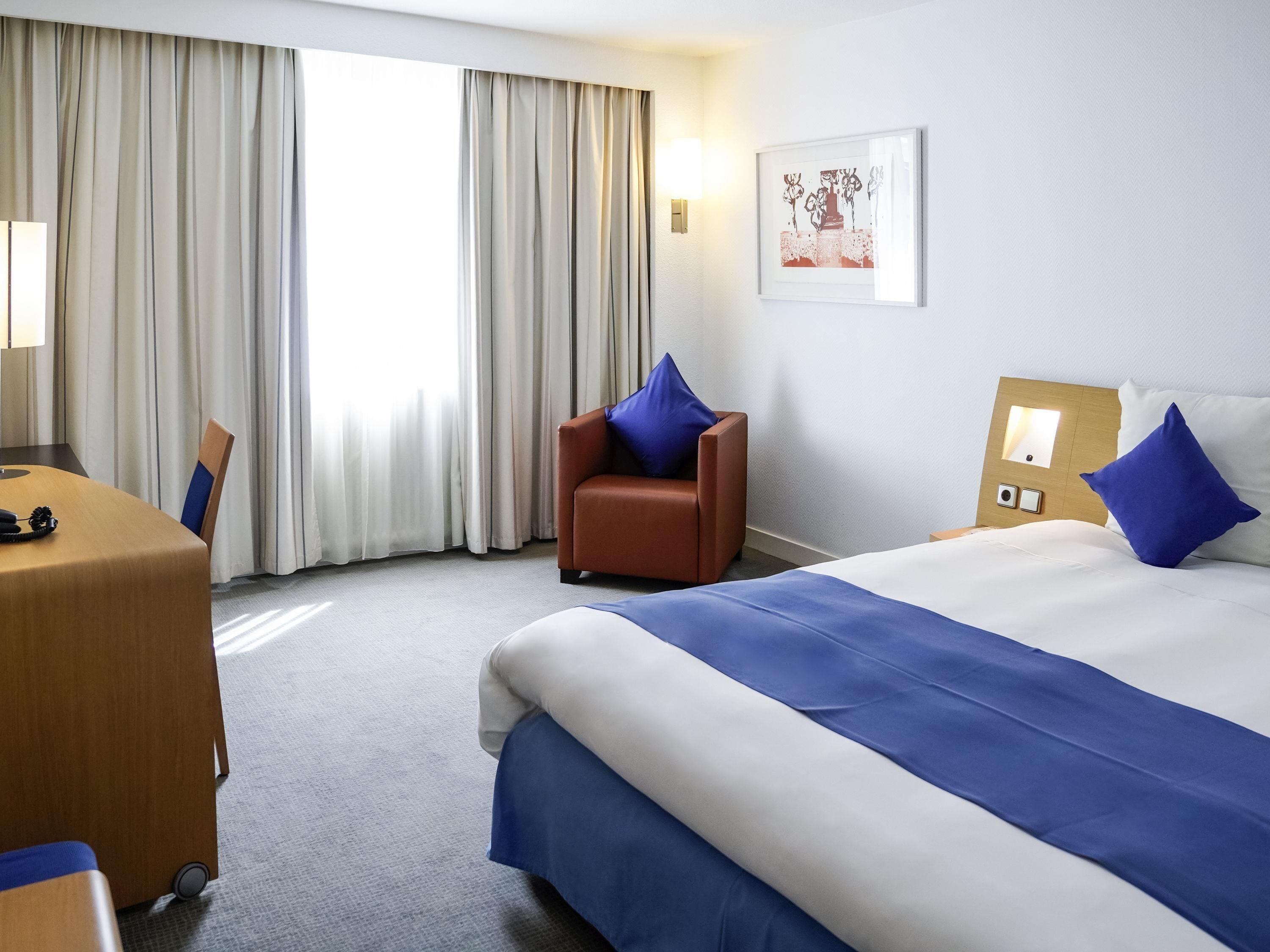 Daunenbettdecken, Minibar, Zimmersafe, Schreibtisch