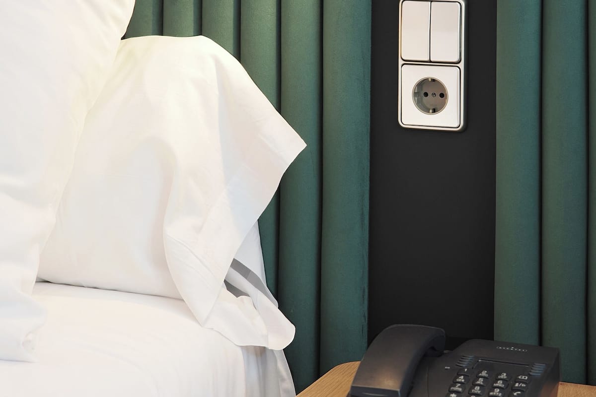 Chambre Exécutive, 1 très grand lit | Couette en duvet d'oie, minibar, coffres-forts dans les chambres, bureau