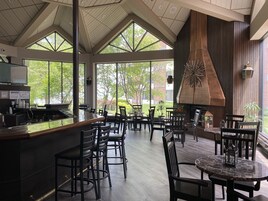 Bar (en la propiedad)