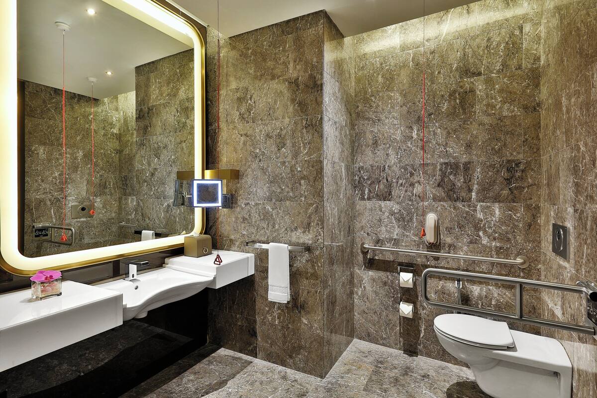 minibar, in-room safe, iron/ironing board, rollaway beds