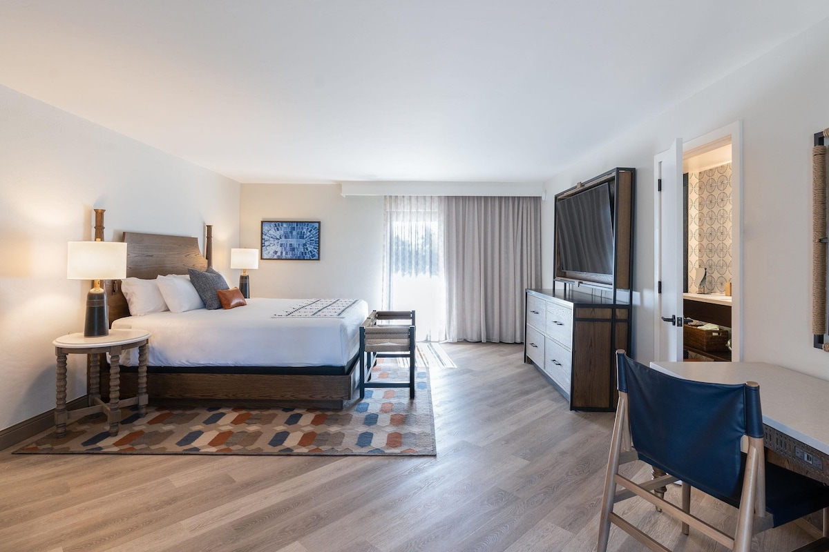 Room, 1 King Bed (Garden) | Premium bedding, desk, laptop workspace, blackout drapes