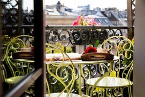 Minibar, in-room safe, individually furnished, desk - Hotel Britannique (Paris)