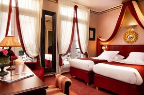 Minibar, in-room safe, individually furnished, desk - Hotel Britannique (Paris)