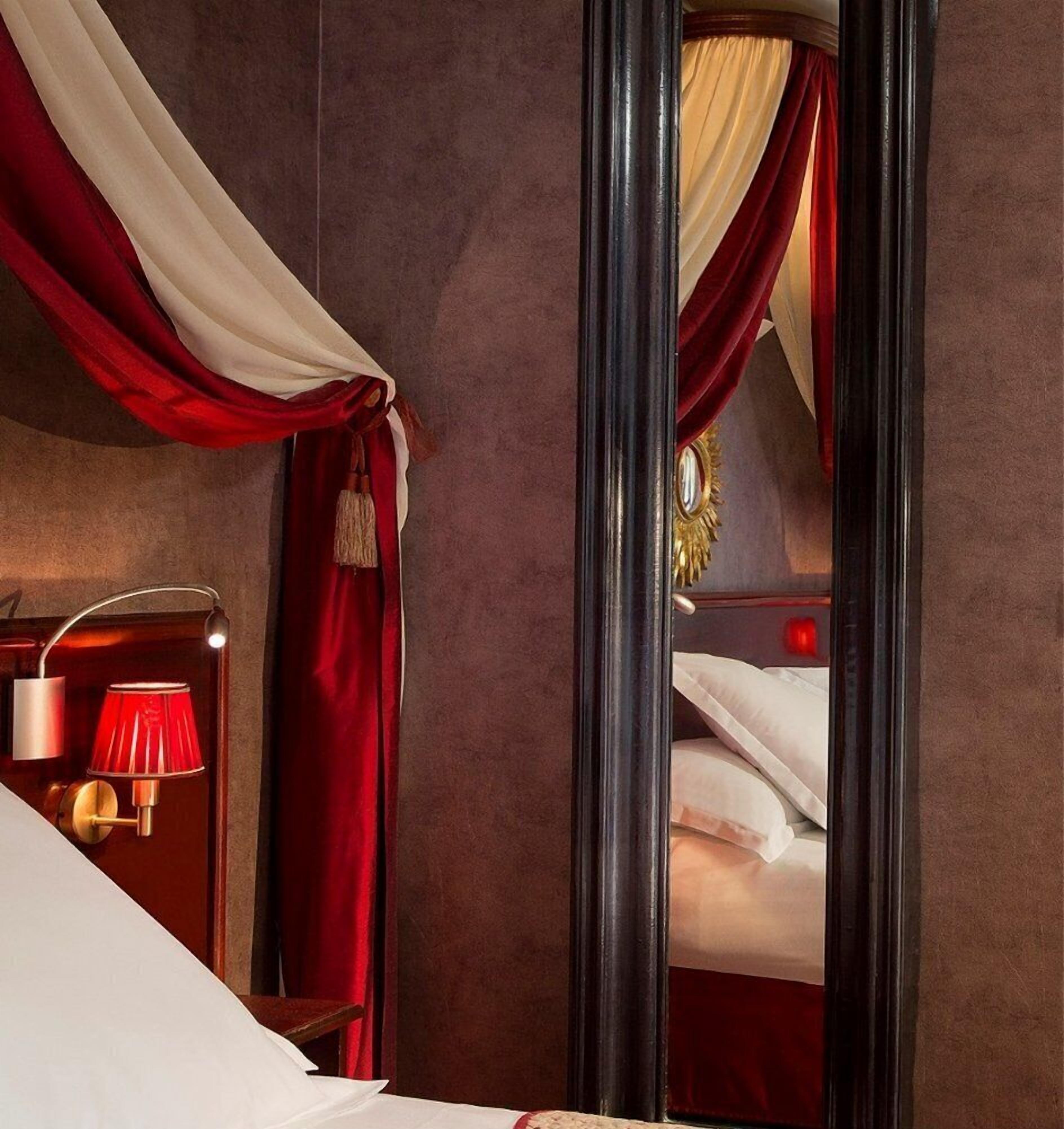 Traditional Room | Minibar, in-room safe, individually furnished, desk