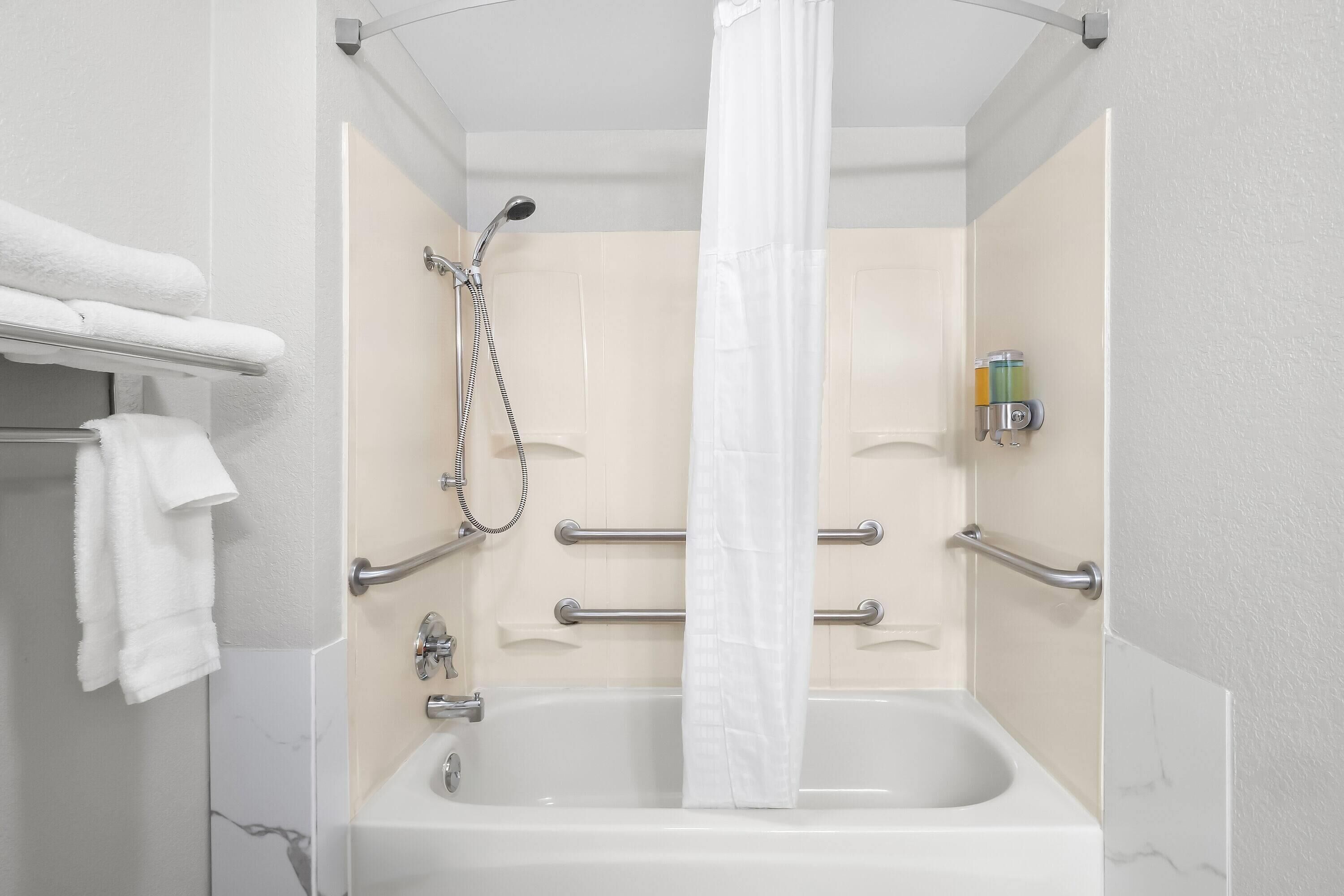 Standard Room, 1 King Bed, Accessible | Accessible bathroom