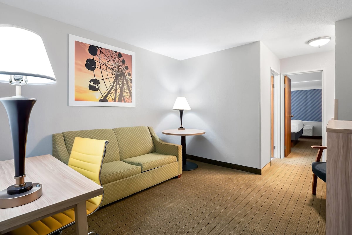 Suite, 1 Bedroom | Desk, iron/ironing board, free cots/infant beds, rollaway beds