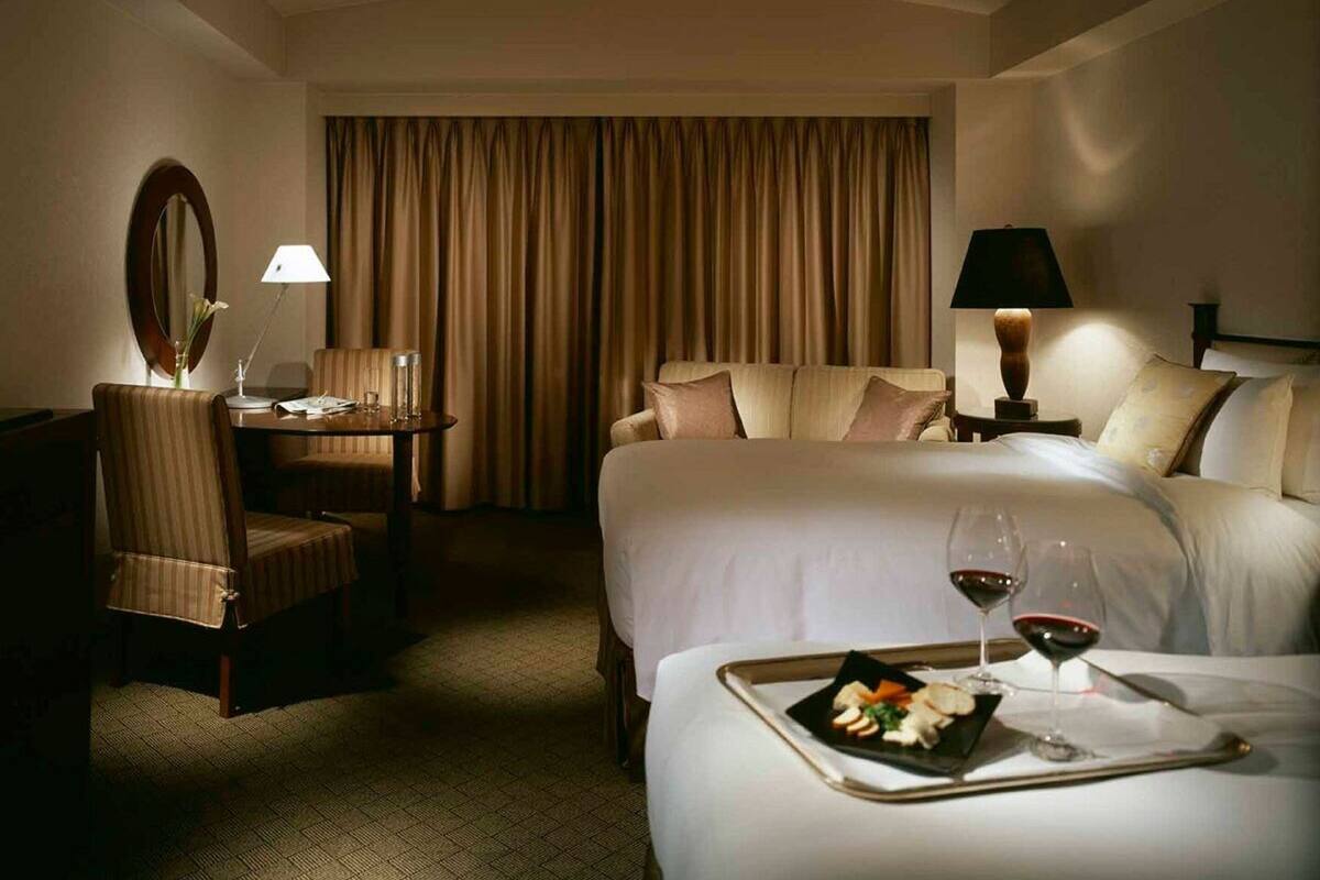 Premium bedding, in-room safe, desk, blackout curtains