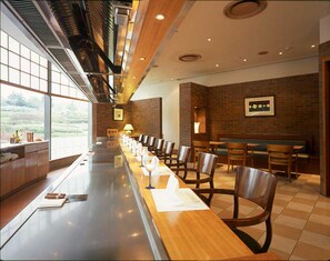4 restaurants, Italian cuisine