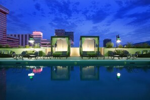 Outdoor pool, open 9:00 AM to 8:00 PM, cabanas (surcharge), sun loungers - Silver Legacy Reno- A Caesars Rewards Destination (Reno)