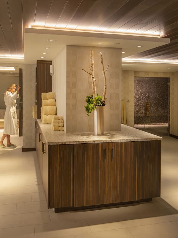 Couples treatment rooms, sauna, hot tub, steam room, body treatments