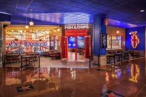 5 restaurants, breakfast, lunch, dinner served; American cuisine