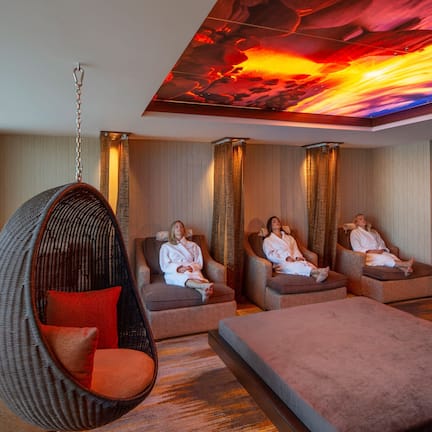 Couples treatment rooms, sauna, hot tub, steam room, body treatments