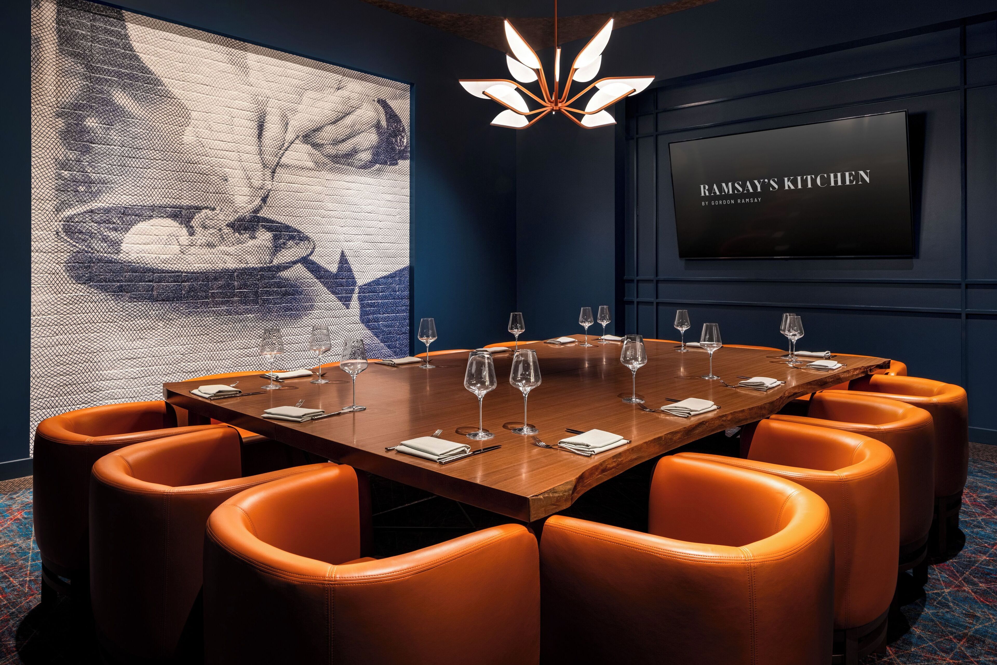 5 restaurants, breakfast, lunch, dinner served; american cuisine