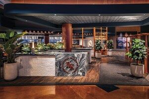 5 间餐厅，供应早餐、午餐和晚餐，美洲菜