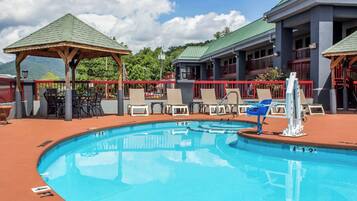 Seasonal outdoor pool