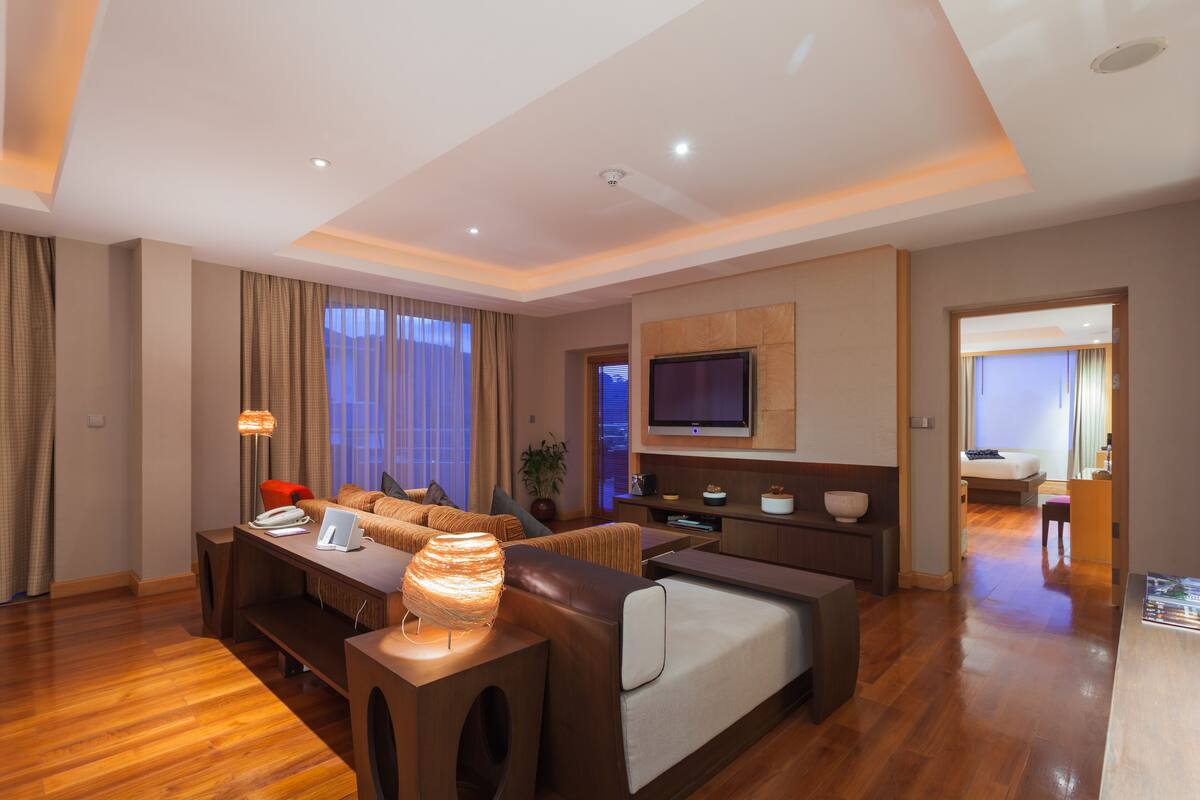 suite, 1 king bed, balcony, sea view | 1 bedroom, in-room safe, desk, blackout curtains