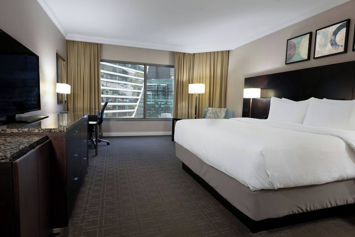 Premium bedding, minibar, in-room safe, desk