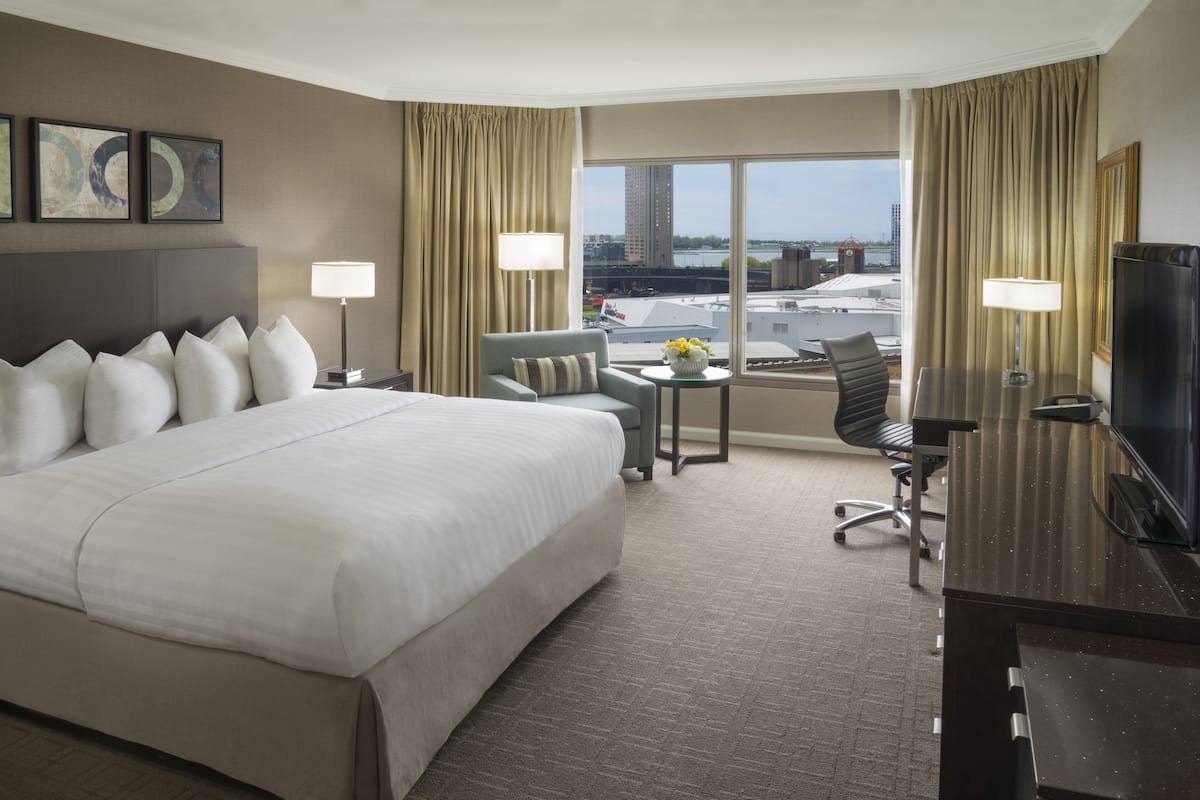 Classic Room, 1 King Bed | 1 bedroom, premium bedding, minibar, in-room safe