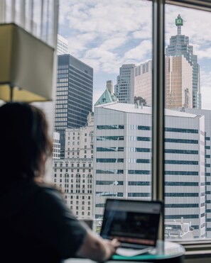 Premium bedding, minibar, in-room safe, desk - InterContinental Toronto Centre by IHG (Toronto)