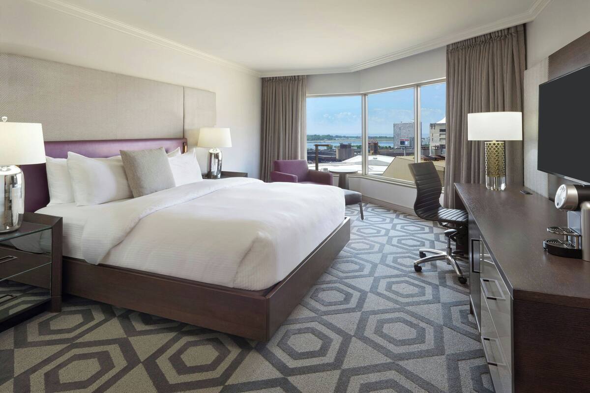 Premium Room, 1 King Bed, Club lounge access