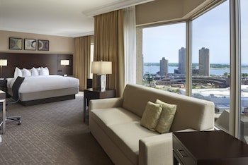 Junior Suite, 1 King Bed | 1 bedroom, premium bedding, minibar, in-room safe at InterContinental Toronto Centre by IHG