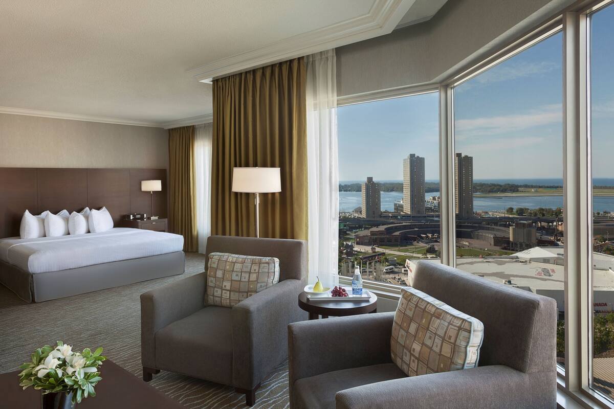 Junior Suite, 1 King Bed | Premium bedding, minibar, in-room safe, desk