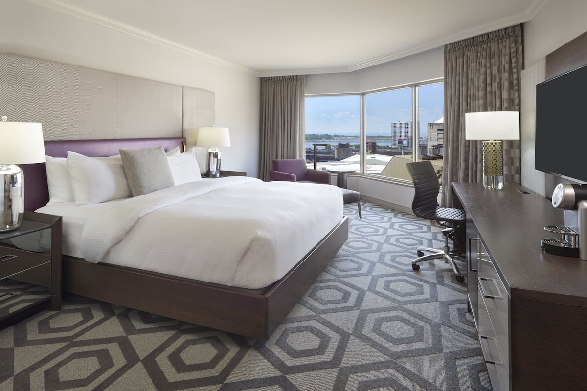 1 bedroom, premium bedding, minibar, in-room safe