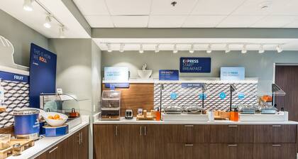 Holiday Inn Express Flint-Campus Area by IHG