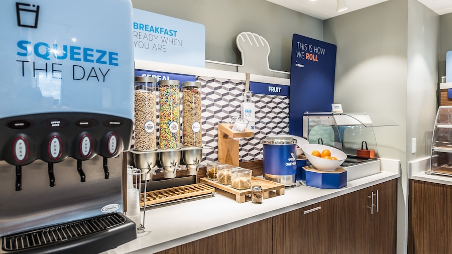 Holiday Inn Express Flint-Campus Area by IHG