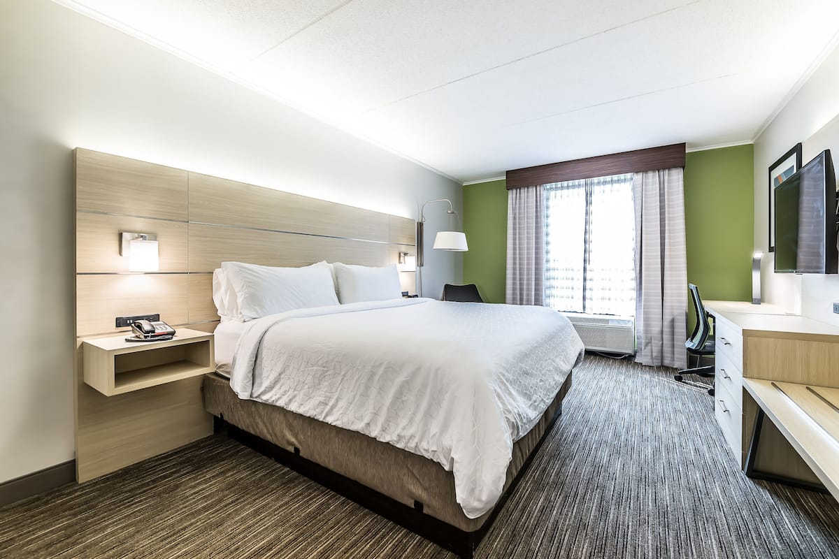 Standard Room, 1 King Bed | Desk, iron/ironing board, free cribs/infant beds, rollaway beds