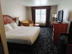 In-room safe, desk, laptop workspace, iron/ironing board - Quality Inn Gaylord (Gaylord)