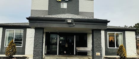 Vista frontal de la propiedad