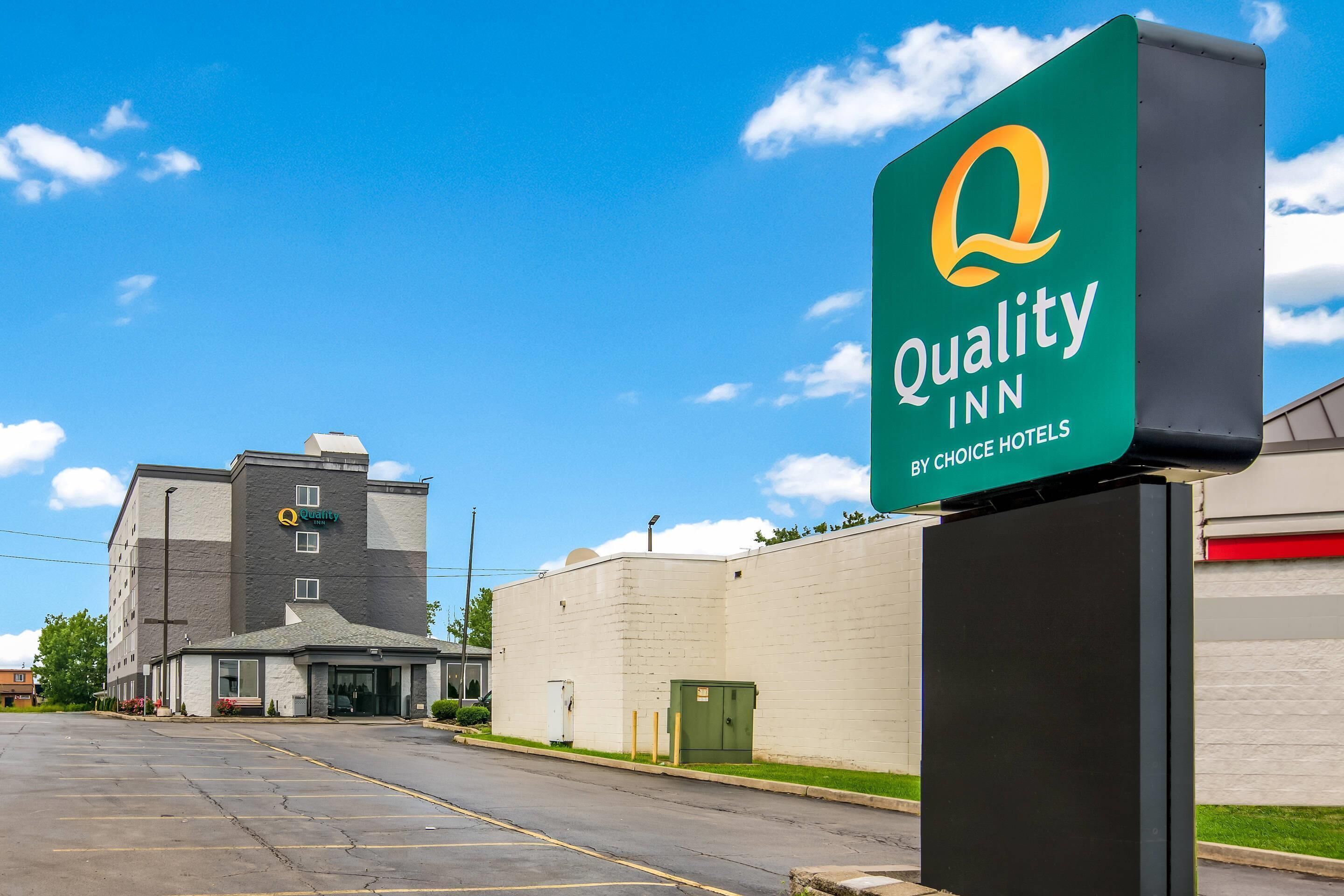 A Quality Inn by Choice Hotels with a clear sky and a parking lot.