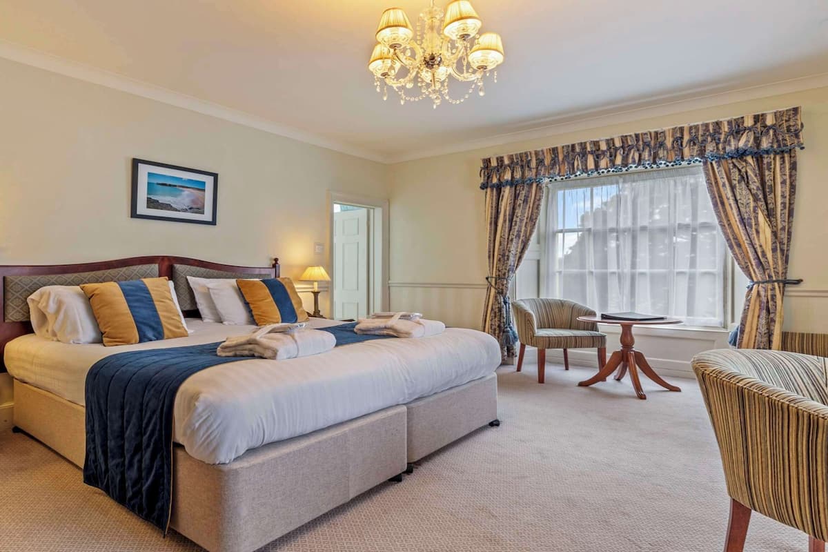 Deluxe Room, 1 Double Bed, Non Smoking | Desk, iron/ironing board, free WiFi, bed sheets