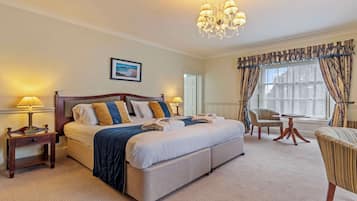 Deluxe kamer, 1 tweepersoonsbed, niet-roken | Een bureau, een strijkplank/strijkijzer, gratis wifi, beddengoed