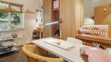 Sauna, Dampfbad, Körperbehandlungen, Warmsteinmassagen