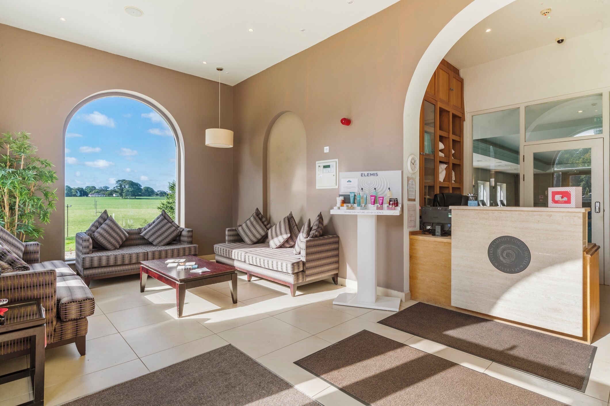 ซาวน่า, ห้องอบไอน้ำ, ทรีทเมนท์ดูแลผิว, การนวดด้วยหินร้อน