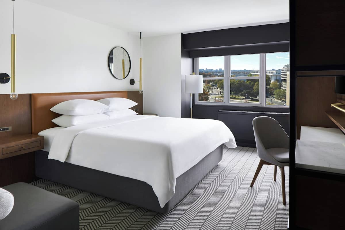 Chambre Standard, 1 trĂšs grand lit