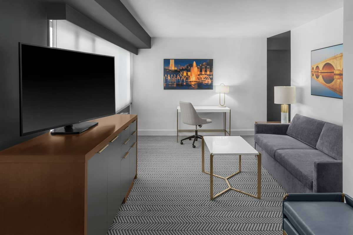 Junior Suite, 1 King Bed with Sofa bed | 1 bedroom, Egyptian cotton sheets, premium bedding, down comforters