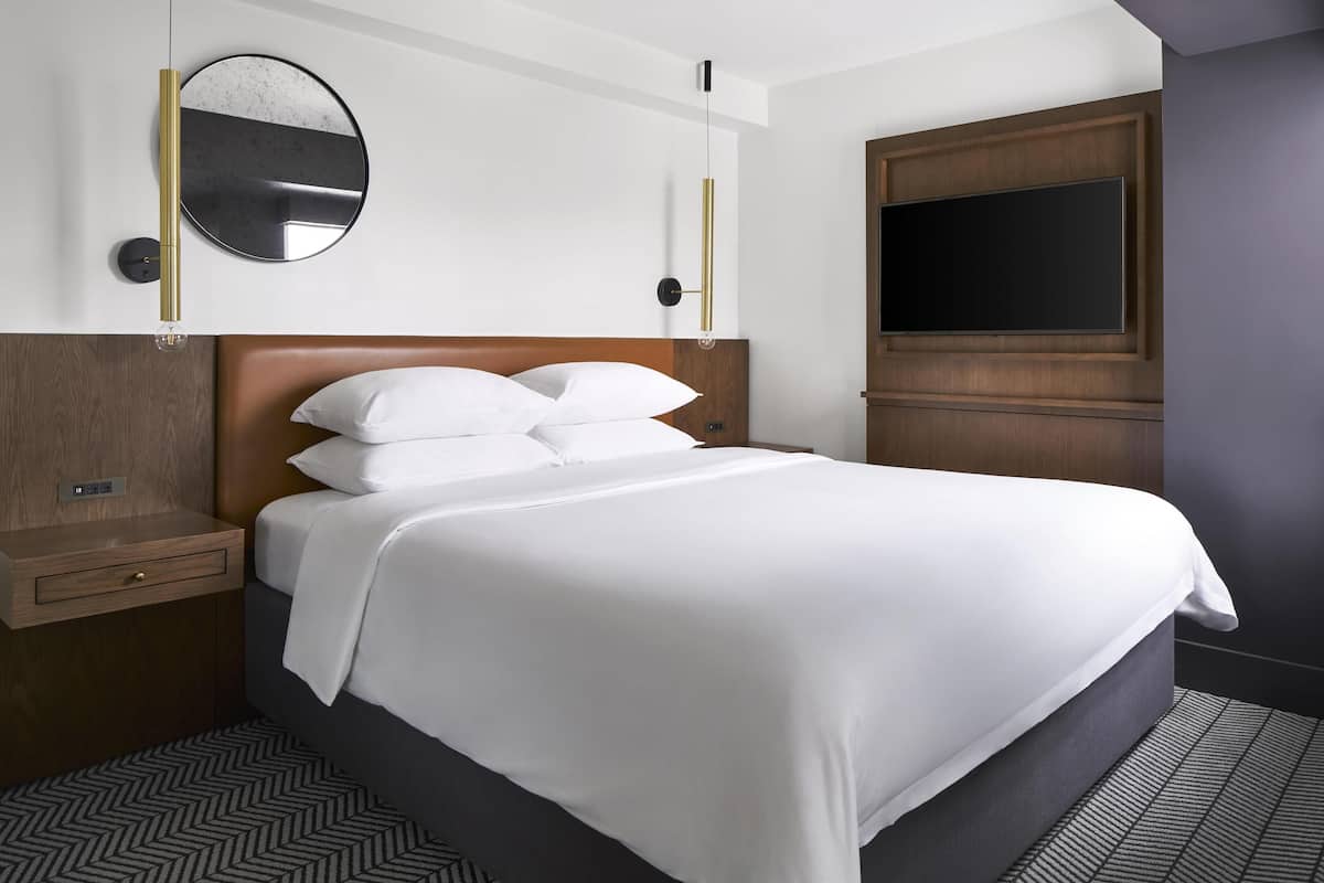 1 bedroom, Egyptian cotton sheets, premium bedding, down duvets