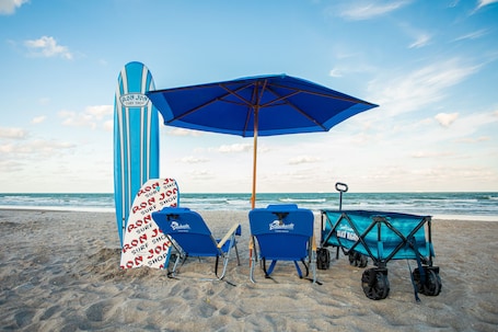 Beach nearby. Beachside Hotel & Suites Cocoa Beach - Port Canaveral